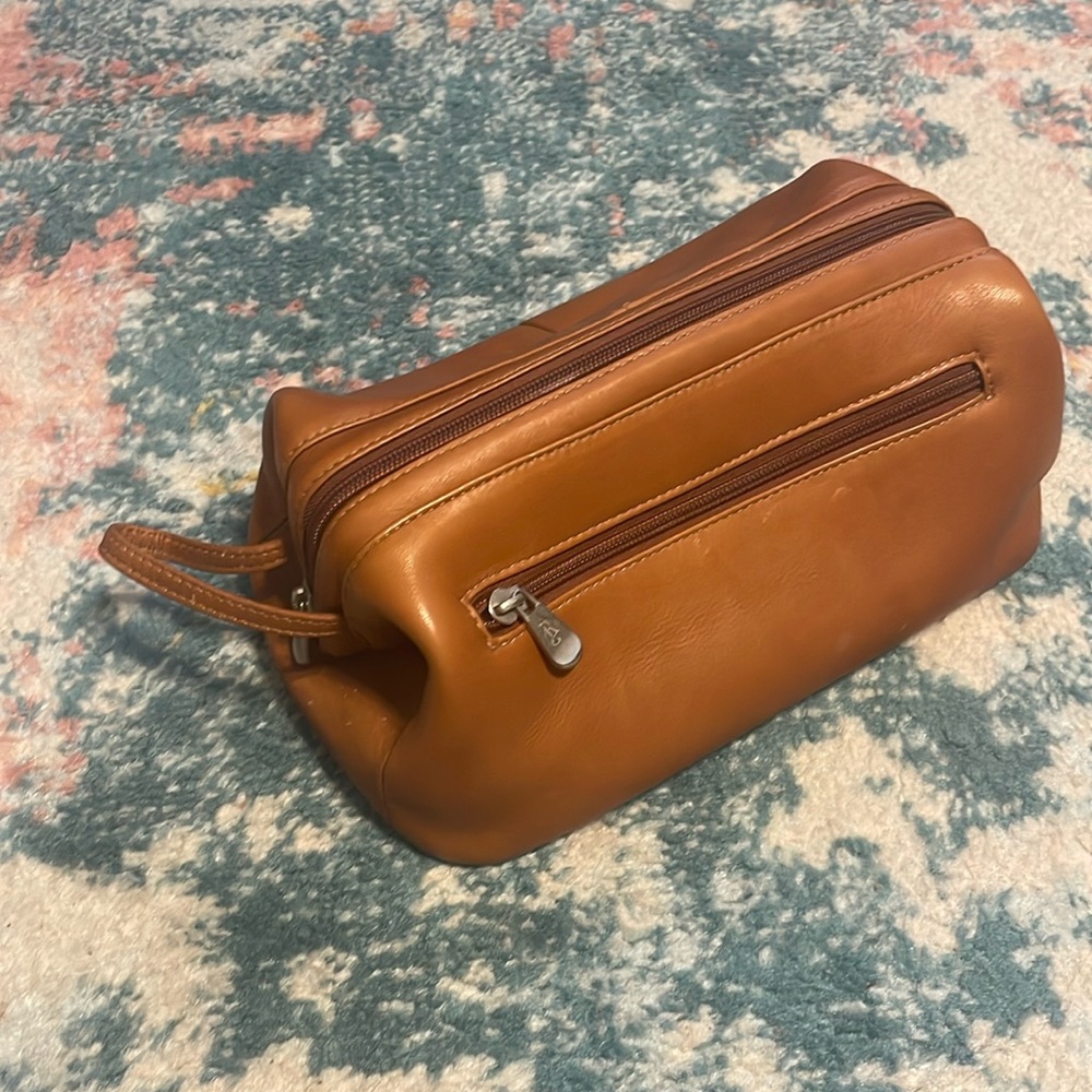 Colombian leather toiletry bag